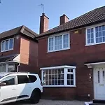 Brackenfield House In Great Barr, Birmingham Near Alexander Stadium And M6, With Free Parking And Easy Access To Walsall, West Brom, Aston Villa Football Ground, Star City And Birmingham City Centre