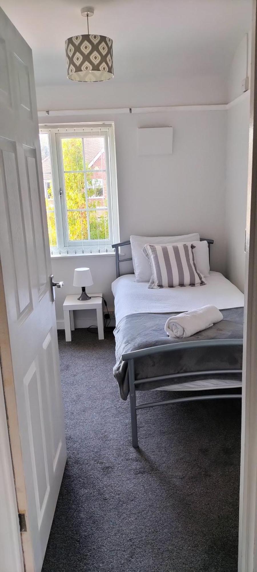 Brackenfield House In Great Barr, Near Alexander Stadium And M6, With Free Parking And Easy Access To Walsall, West Brom, Aston Football Ground, Star And Centre