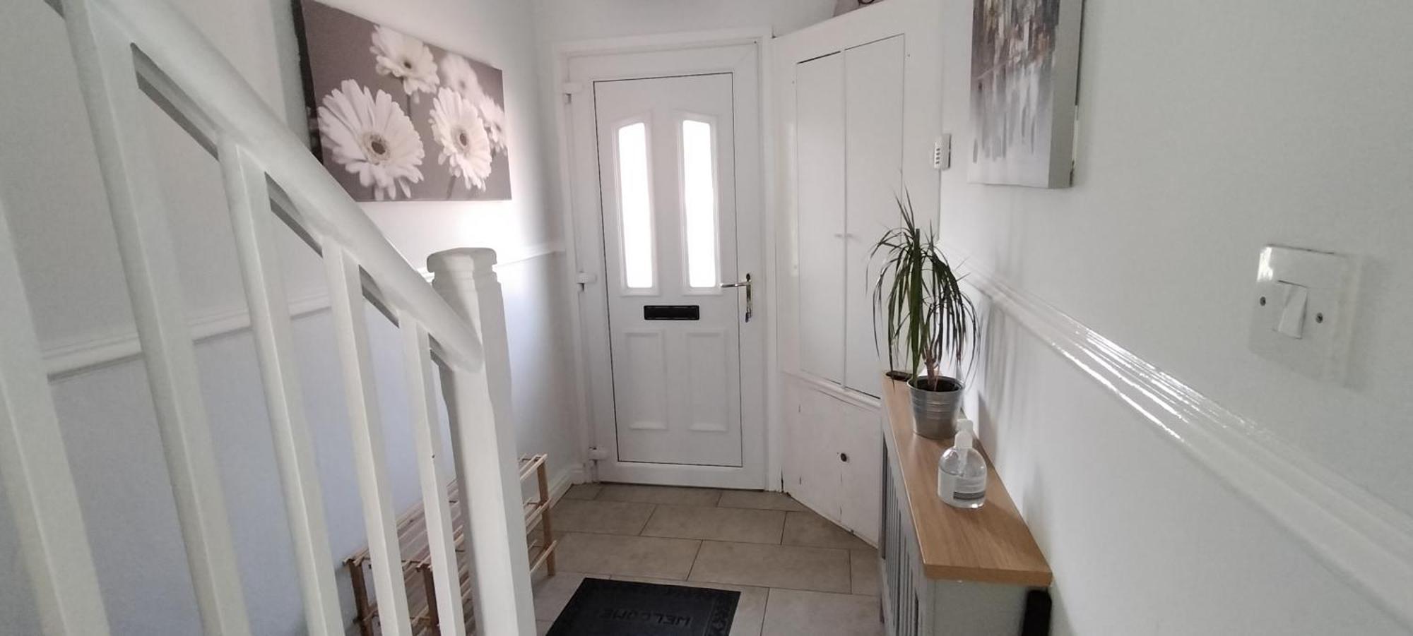 Brackenfield House In Great Barr, Near Alexander Stadium And M6, With Free Parking And Easy Access To Walsall, West Brom, Aston Football Ground, Star And Centre * Birmingham