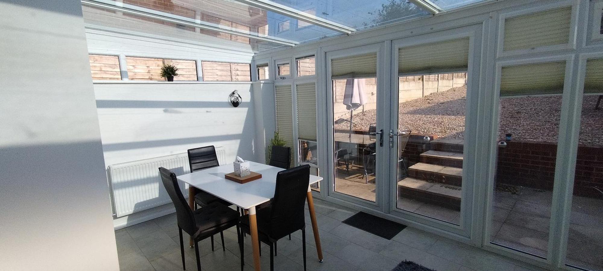 Apartment Brackenfield House In Great Barr, Near Alexander Stadium And M6, With Free Parking And Easy Access To Walsall, West Brom, Aston Football Ground, Star And Centre *